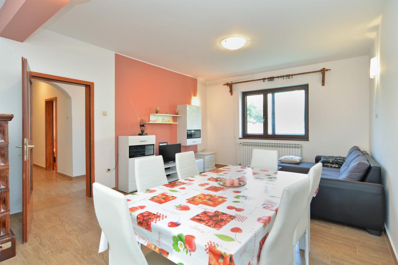 Apartments Gracijano 1724 Liznjan Exterior photo