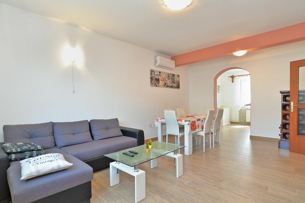 Apartments Gracijano 1724 Liznjan Exterior photo