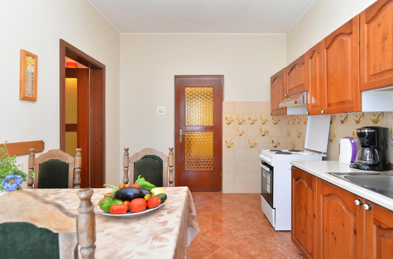 Apartments Gracijano 1724 Liznjan Exterior photo